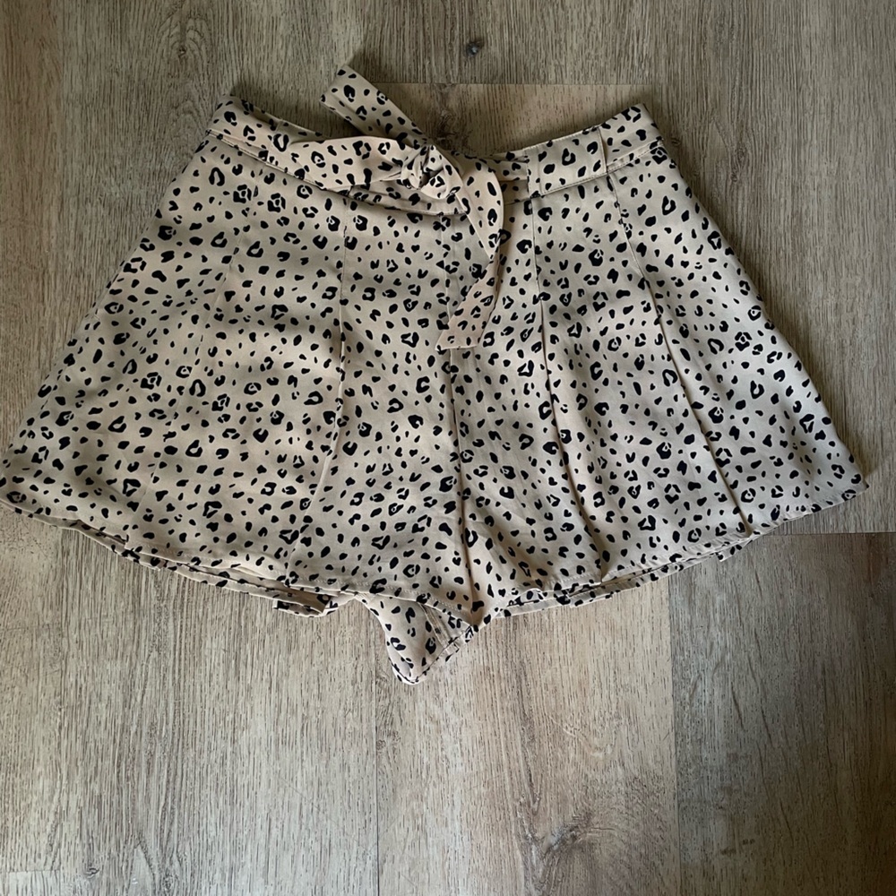 SUNDAY BEST leopard shorts